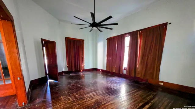 $199,900 | 1602 Ave U, Hondo, TX 78861