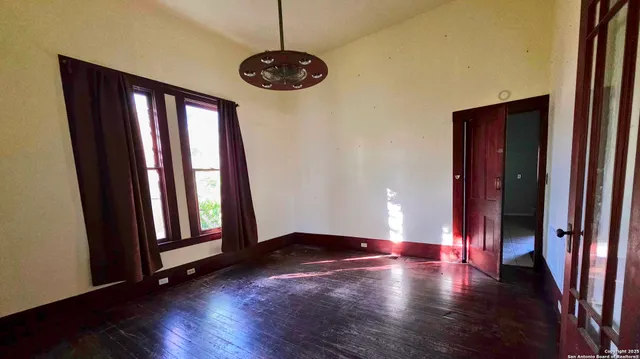 $199,900 | 1602 Ave U, Hondo, TX 78861