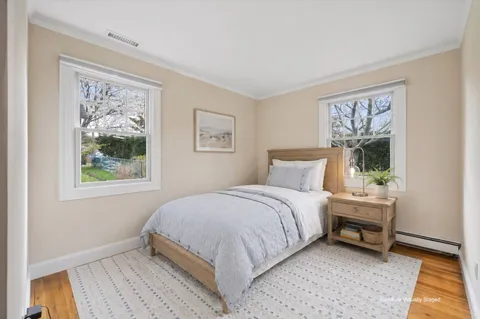 $987,500 | 5 Maryland Boulevard, Hampton Bays, NY 11946