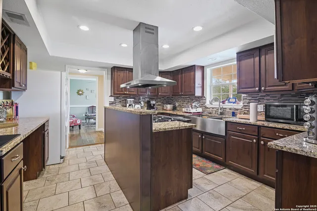 $495,000 | 524 Rangeland Road, Blanco, TX 78606