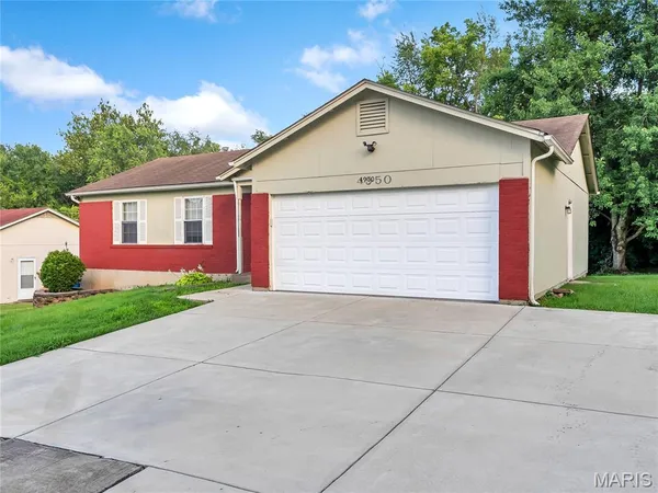 $177,500 | 4950 Patricia Ridge Drive, Florissant, MO 63033
