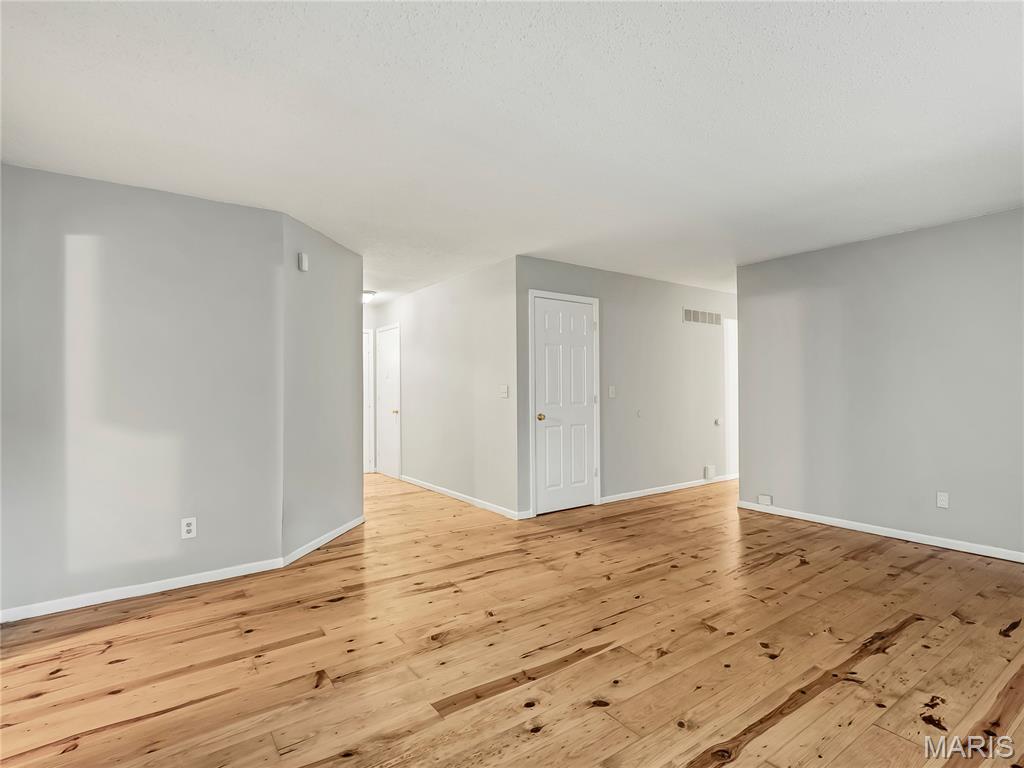 4950 Patricia Ridge Drive Florissant, MO 63033 - Photo 2 of 15