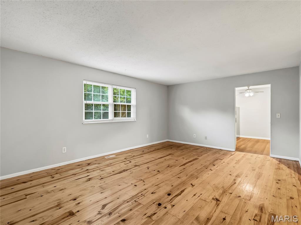 4950 Patricia Ridge Drive Florissant, MO 63033 - Photo 4 of 15