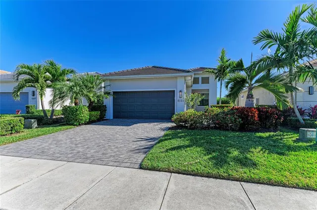 $560,000 | 5111 Barnett Circle, Bradenton, FL 34211