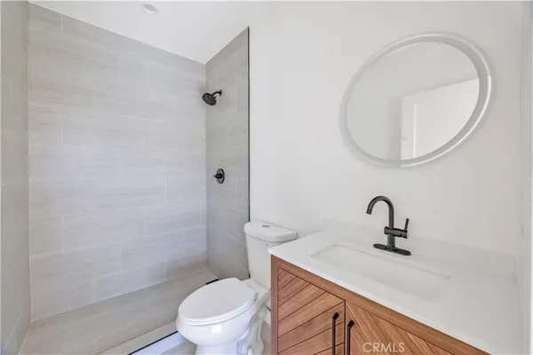 $799,999 | 10905 Dalerose Avenue, Unit C, Inglewood, CA 90304