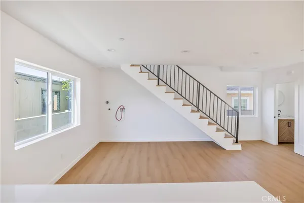 $799,999 | 10905 Dalerose Avenue, Unit C, Inglewood, CA 90304