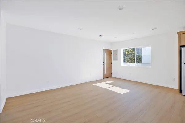 $799,999 | 10905 Dalerose Avenue, Unit C, Inglewood, CA 90304