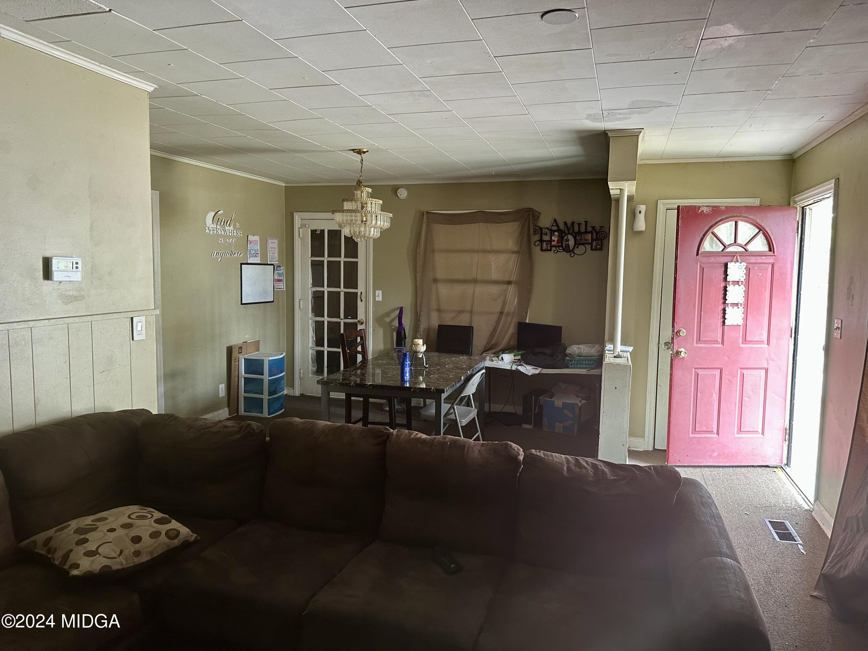 2048 Knightsbridge Road Macon, GA 31211 - Photo 3 of 9 a living room with furniture