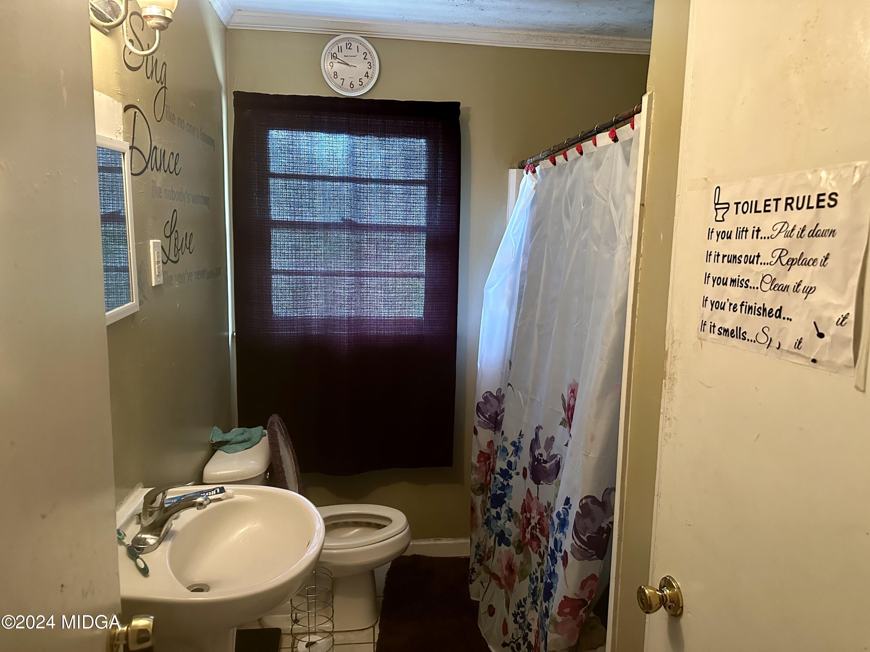 2048 Knightsbridge Road Macon, GA 31211 - Photo 8 of 9 a bathroom with a sink toilet and shower