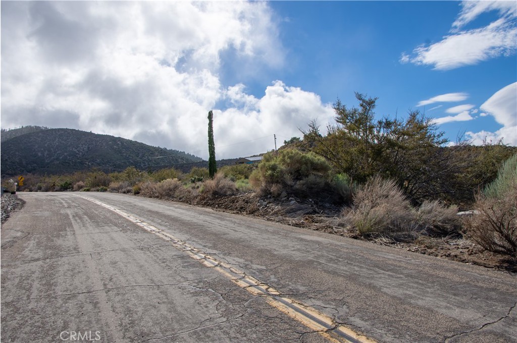 8160 Green Road Pinon Hills, CA 92372 - Photo 8 of 11 a view of a dry yard with wooden fence