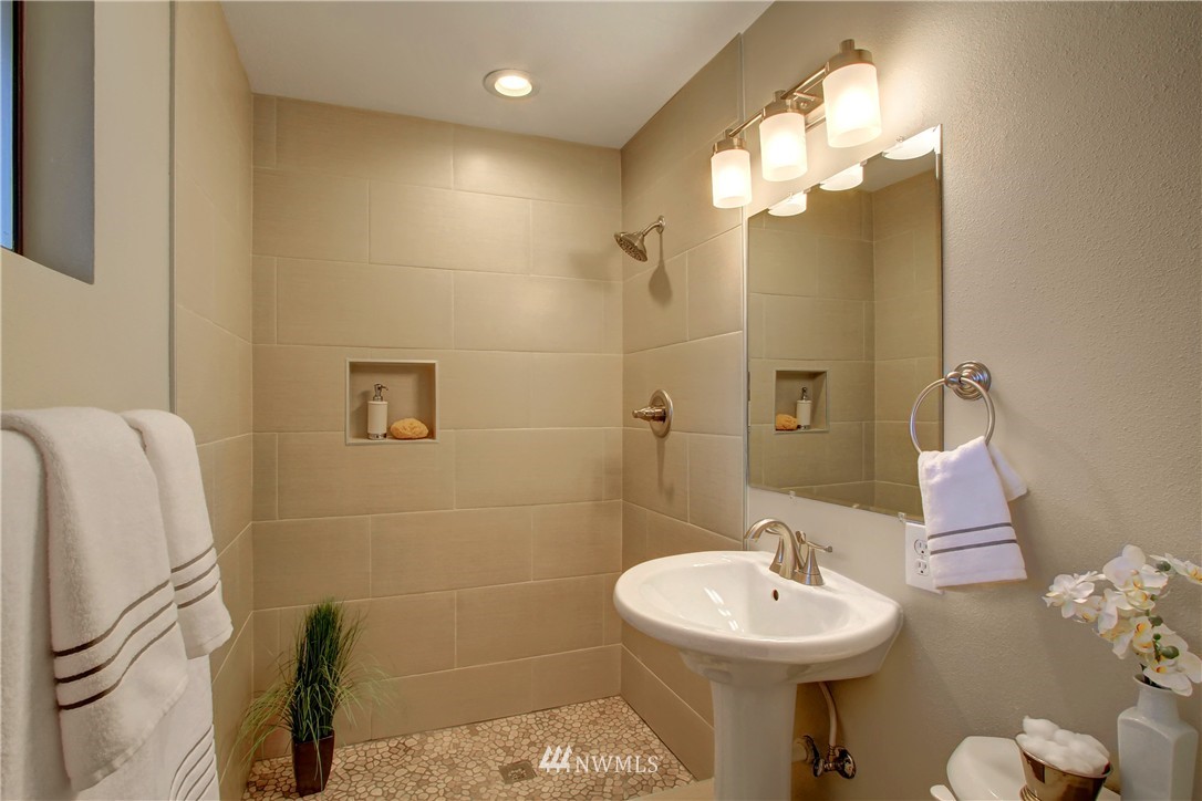 19018 Meridian Place West Bothell, WA 98012 - Photo 10 of 15