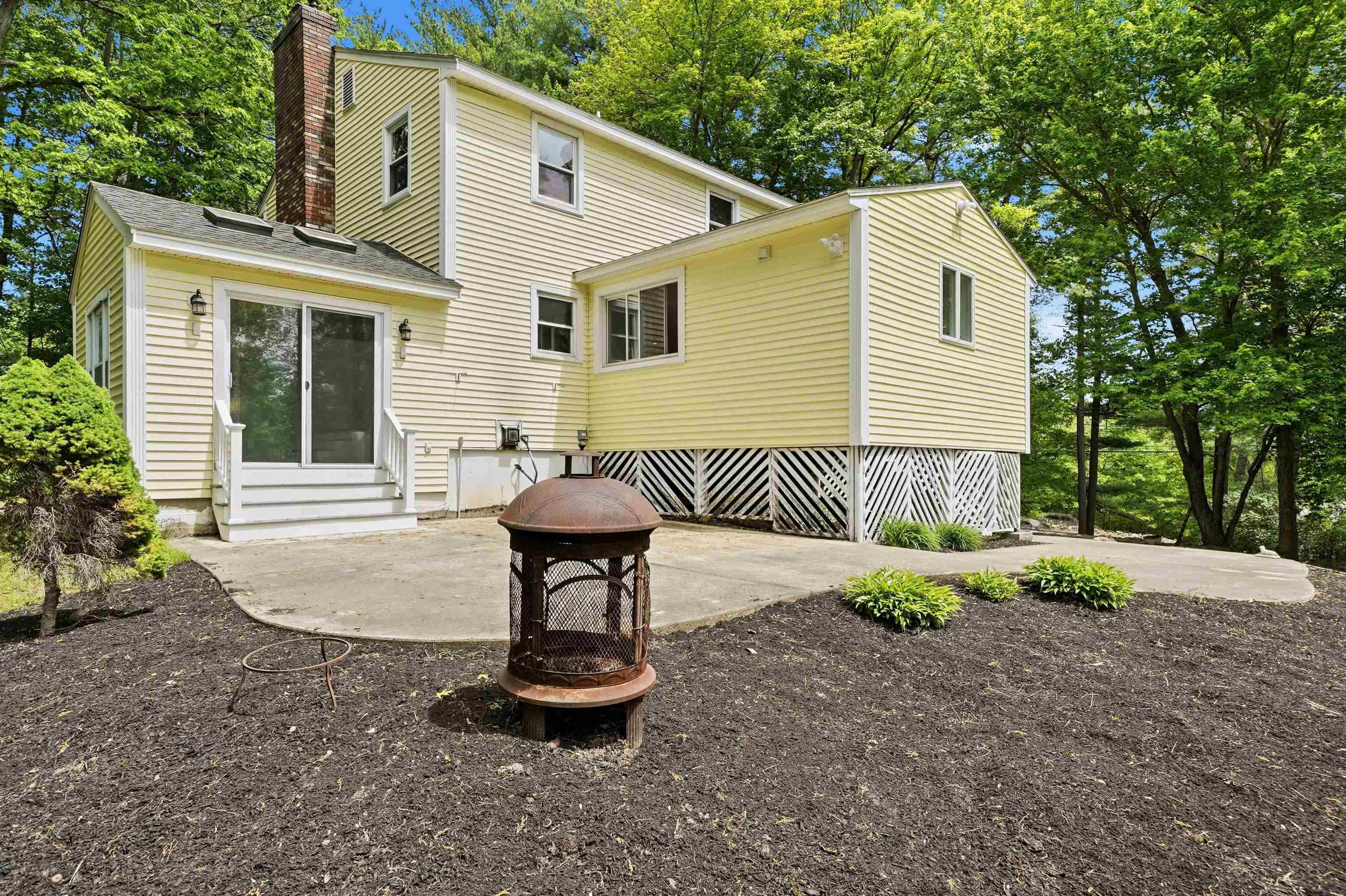 27 Gilcreast Road Londonderry, NH 03053 - Photo 37 of 40