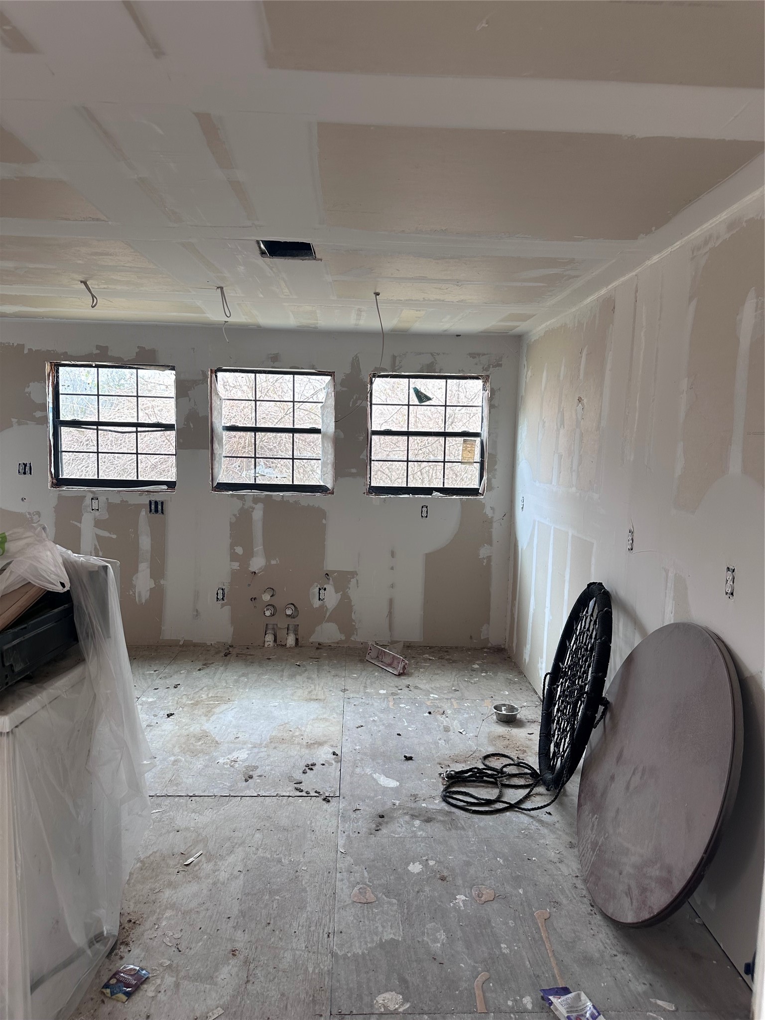 800 Mayo Street Baytown, TX 77520 - Photo 4 of 8 a view of a livingroom with furniture and windows