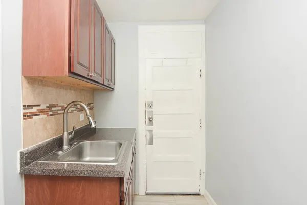 $1,295 | 3265 West Wrightwood Avenue, Unit 1W, Chicago, IL 60647