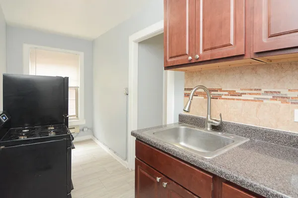 $1,295 | 3265 West Wrightwood Avenue, Unit 1W, Chicago, IL 60647