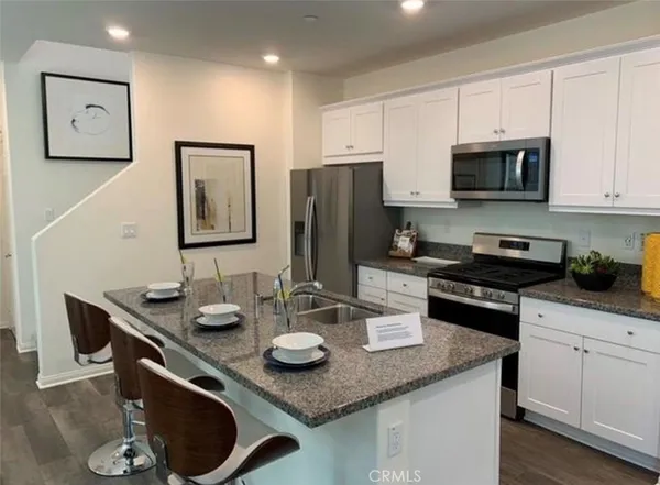 $4,000 | 27556 Denali Lane, Canyon Country, CA 91387
