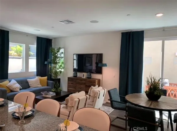 $4,000 | 27556 Denali Lane, Canyon Country, CA 91387