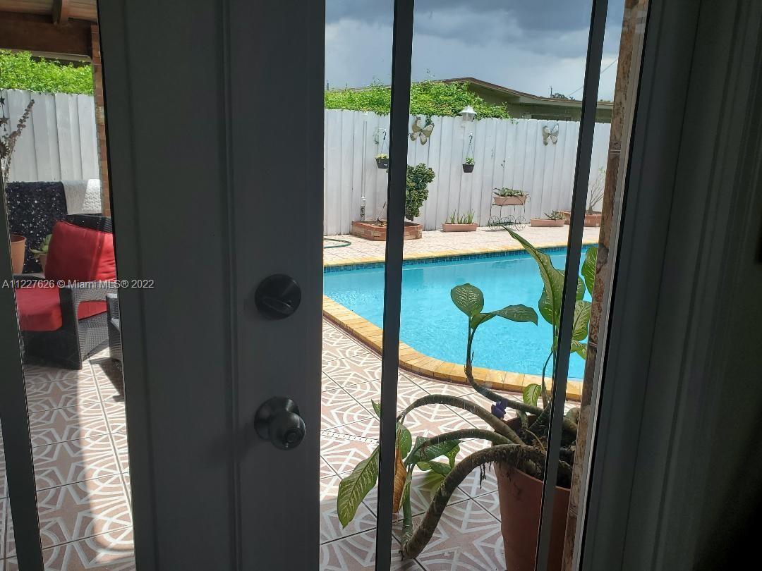 8941 Southwest 20th Street Miami, FL 33165 - Photo 13 of 29 Gallery Image 13