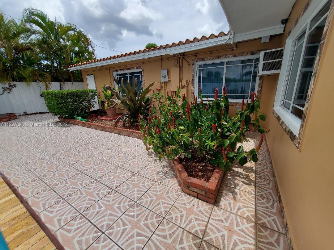8941 Southwest 20th Street Miami, FL 33165 - Photo 16 of 29 Gallery Image 16
