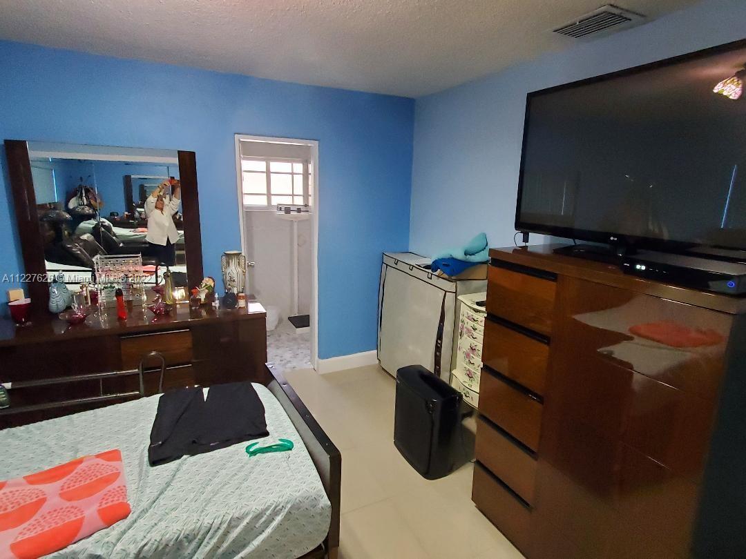 8941 Southwest 20th Street Miami, FL 33165 - Photo 23 of 29 Gallery Image 23