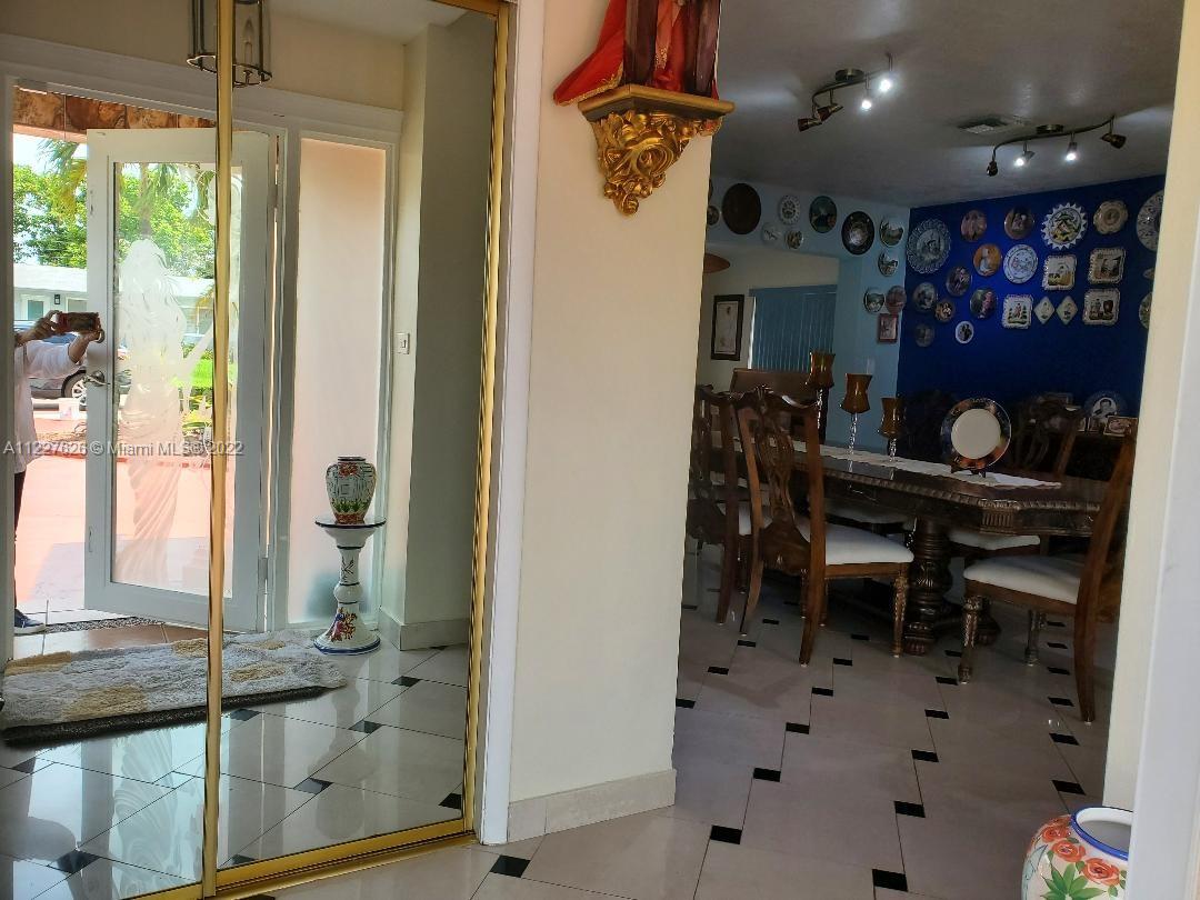 8941 Southwest 20th Street Miami, FL 33165 - Photo 4 of 29 Gallery Image 4