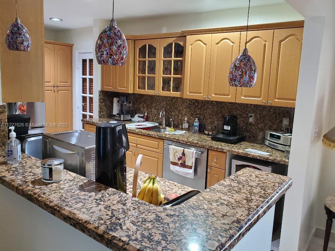 8941 Southwest 20th Street Miami, FL 33165 - Photo 8 of 29 Gallery Image 8