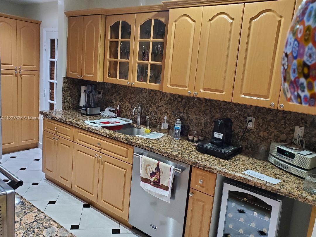 8941 Southwest 20th Street Miami, FL 33165 - Photo 9 of 29 Gallery Image 9