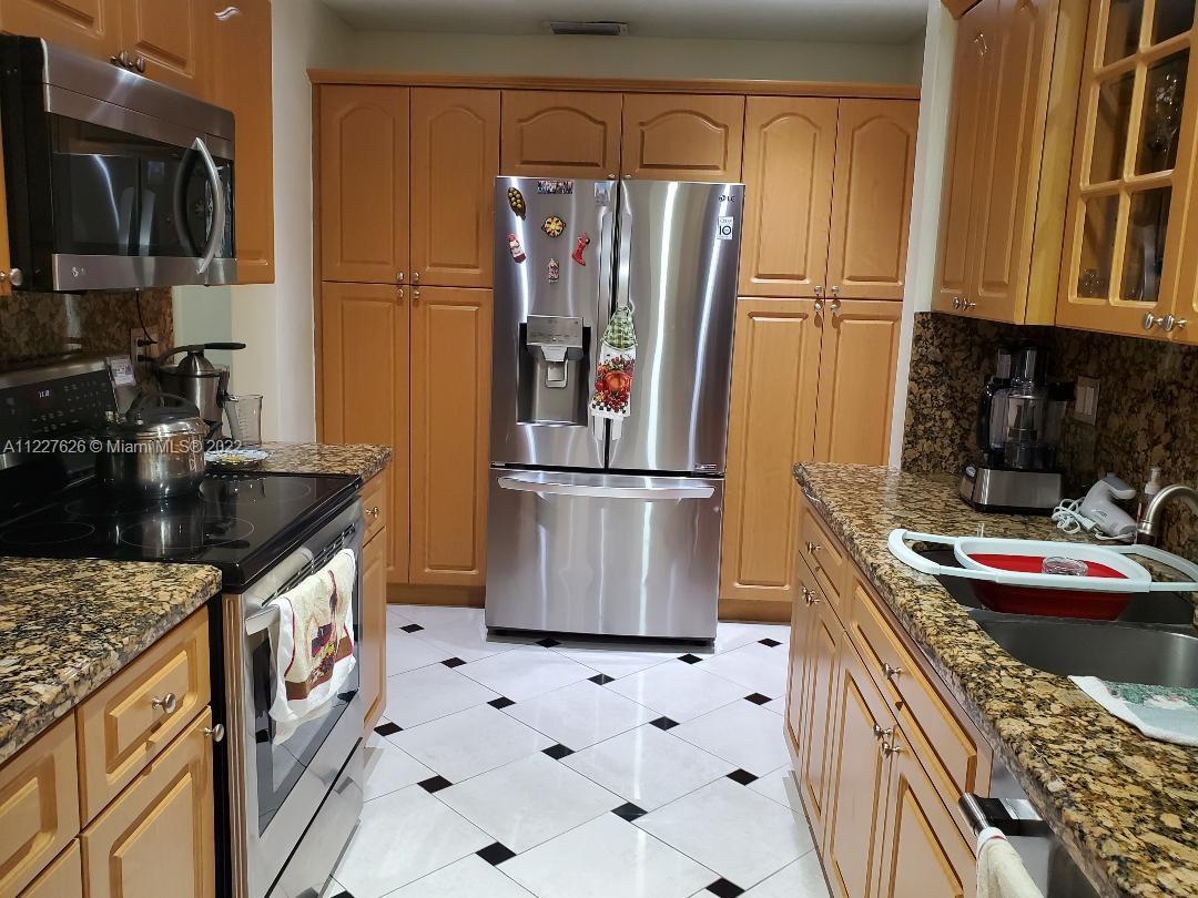 8941 Southwest 20th Street Miami, FL 33165 - Photo 10 of 29 Gallery Image 10