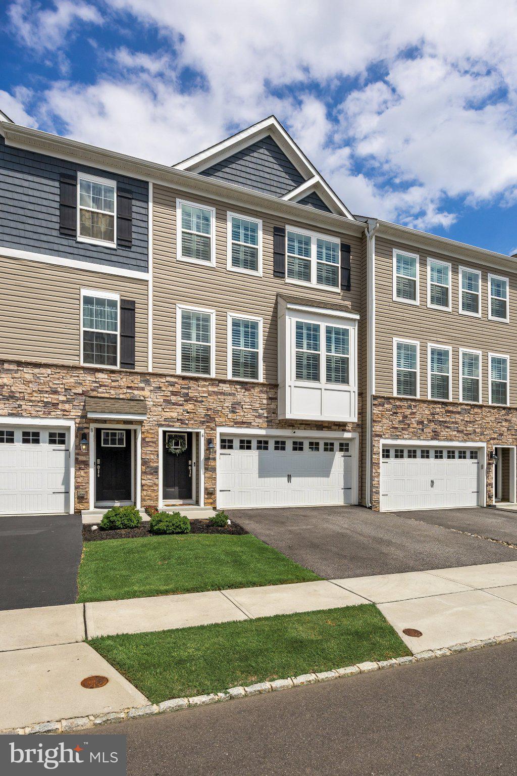 6 Cardinal Way Mount Mount Laurel, NJ 08054 - Photo 3 of 33 Charming townhome with modern appeal.