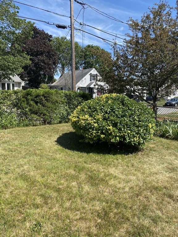 77 Manistee Street Pawtucket, RI 02861 - Photo 10 of 16