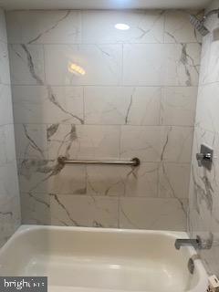 201 Hunter Court Marlton, NJ 08053 - Photo 5 of 12 a bathroom with a bathtub