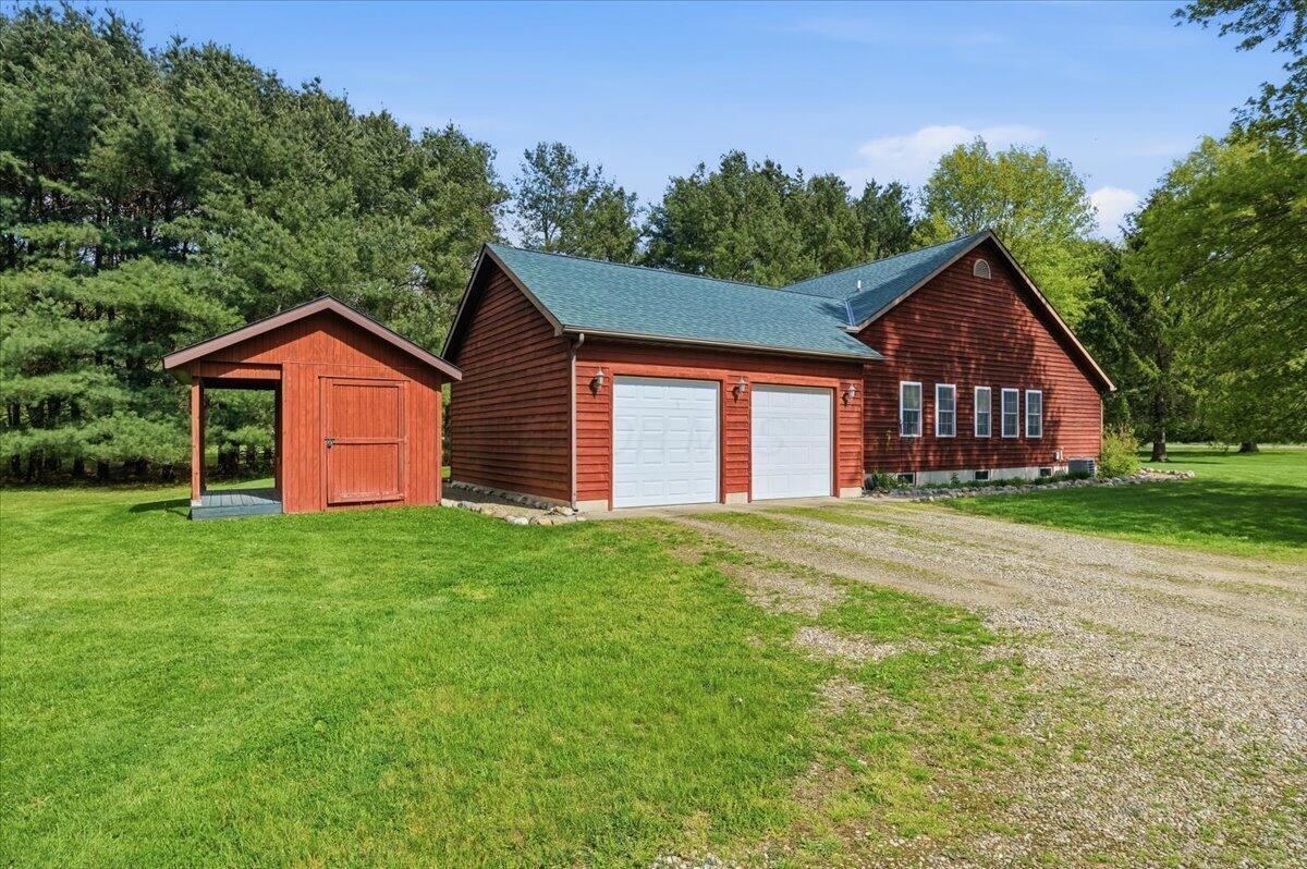 15463 Glen Road Mount Vernon, OH 43050 - Photo 5 of 45 Storage Galore!