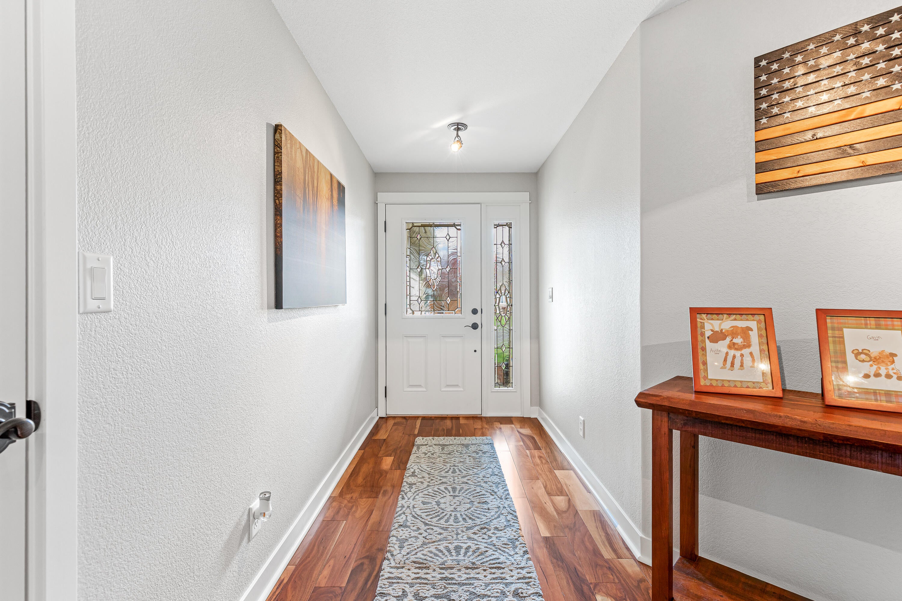 711 Brandon Street Central Point, OR 97502 - Photo 4 of 47 9R9A7603