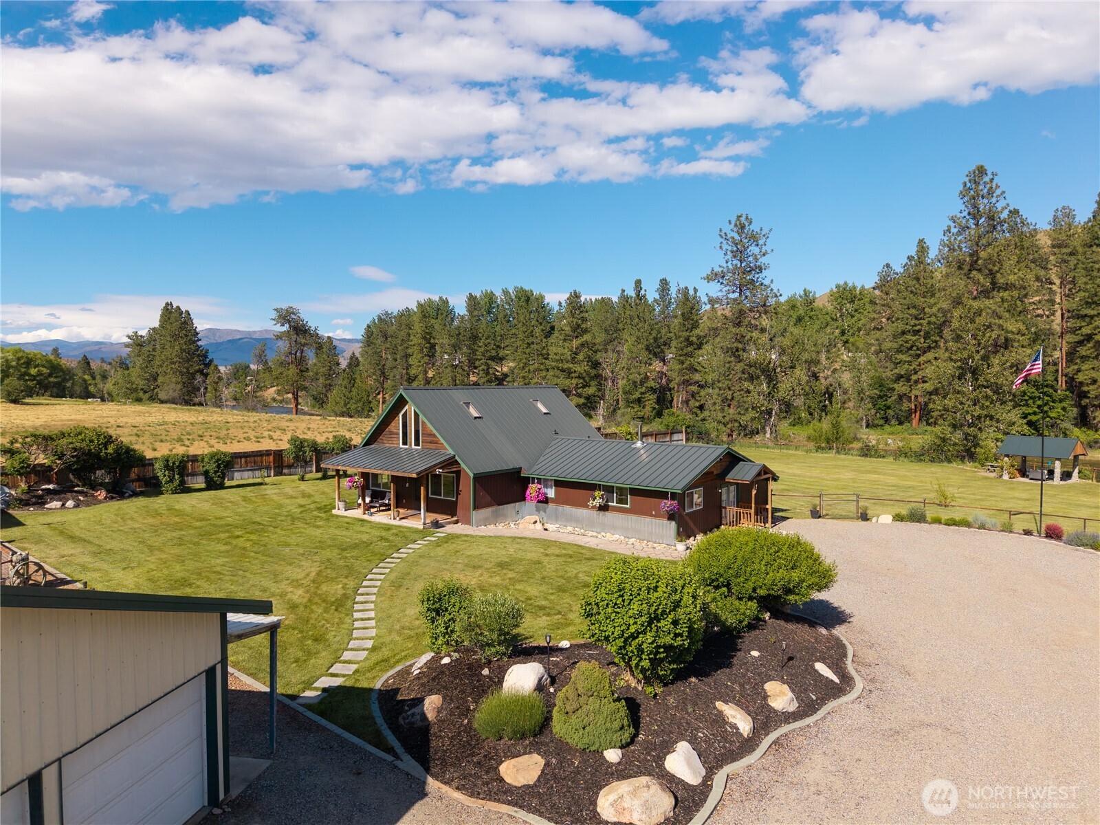 228 Twisp Carlton Road Carlton, WA 98814 - Photo 4 of 40