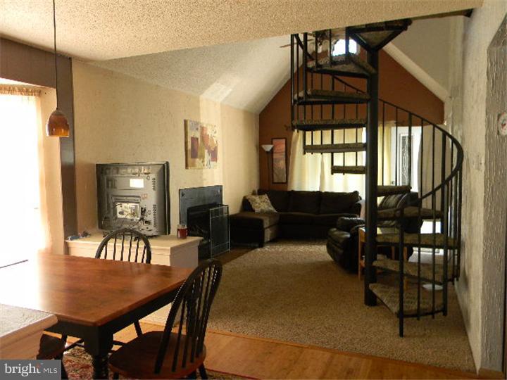 10 Derby Road Swedesboro, NJ 08085 - Photo 2 of 18 Living Room