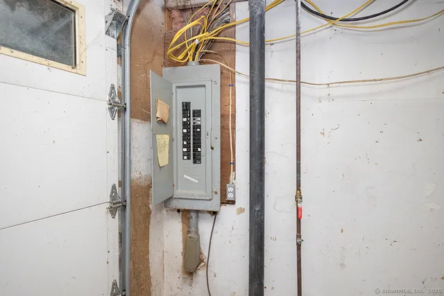 a view of walk in closet