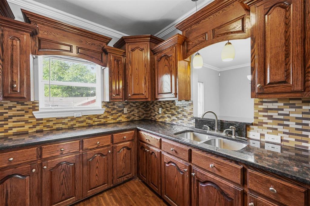 902 South Montclair Avenue Dallas, TX 75208 - Photo 11 of 32