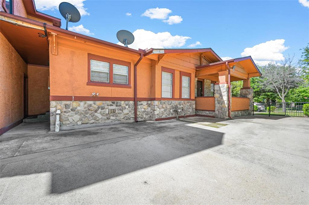 902 South Montclair Avenue Dallas, TX 75208 - Photo 2 of 32