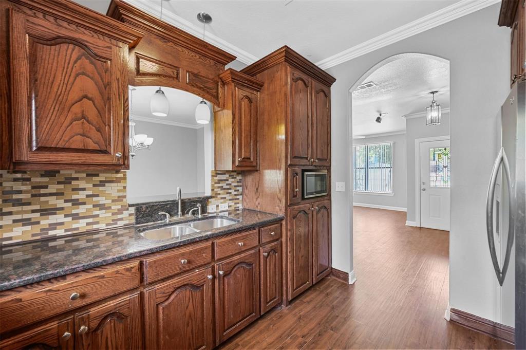 902 South Montclair Avenue Dallas, TX 75208 - Photo 9 of 32