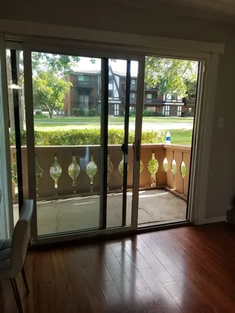 $1,700 | 11 Parkside Court, Unit 6, Vernon Hills, IL 60061
