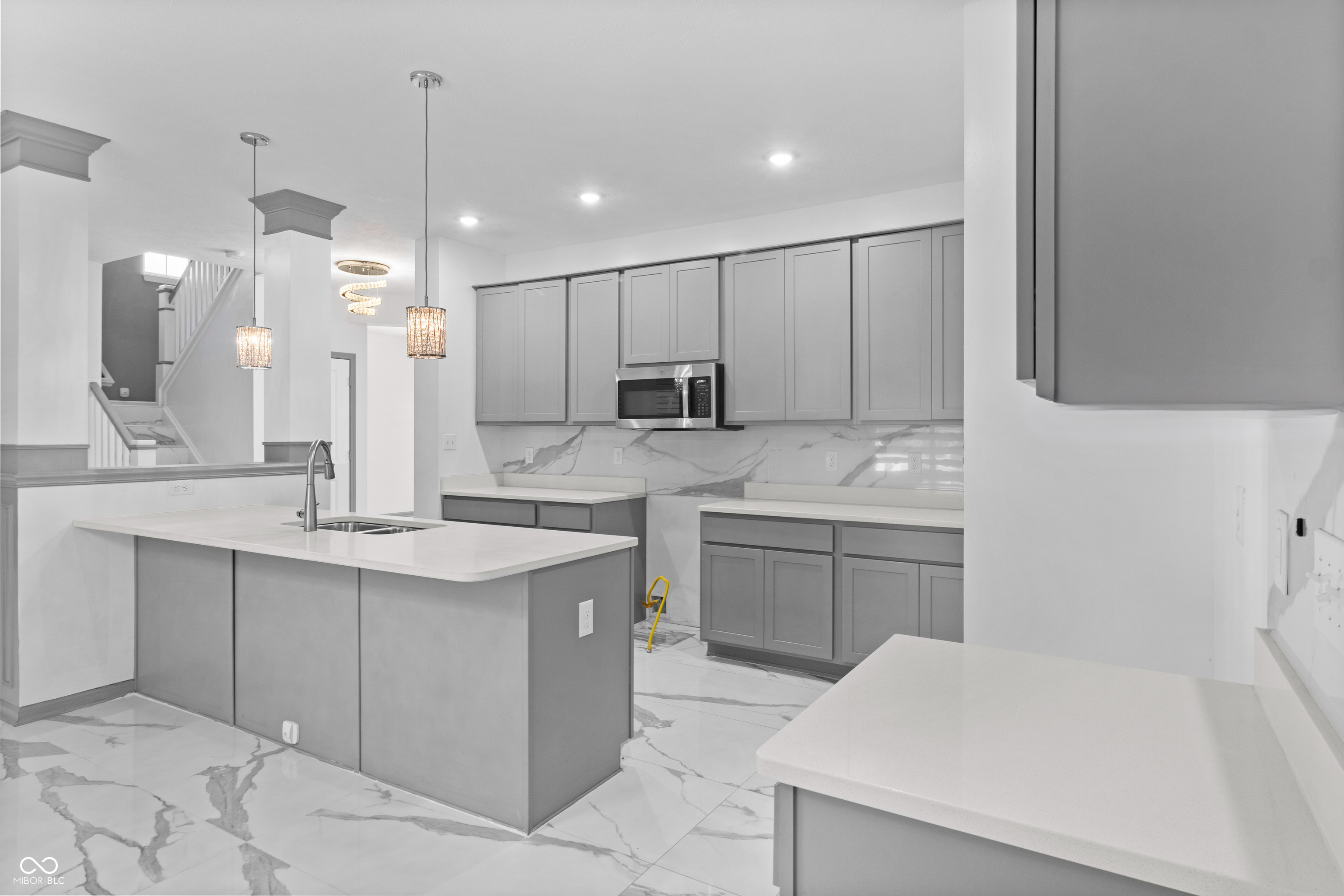 210 Lynnette Way Cumberland, IN 46229 - Photo 3 of 46