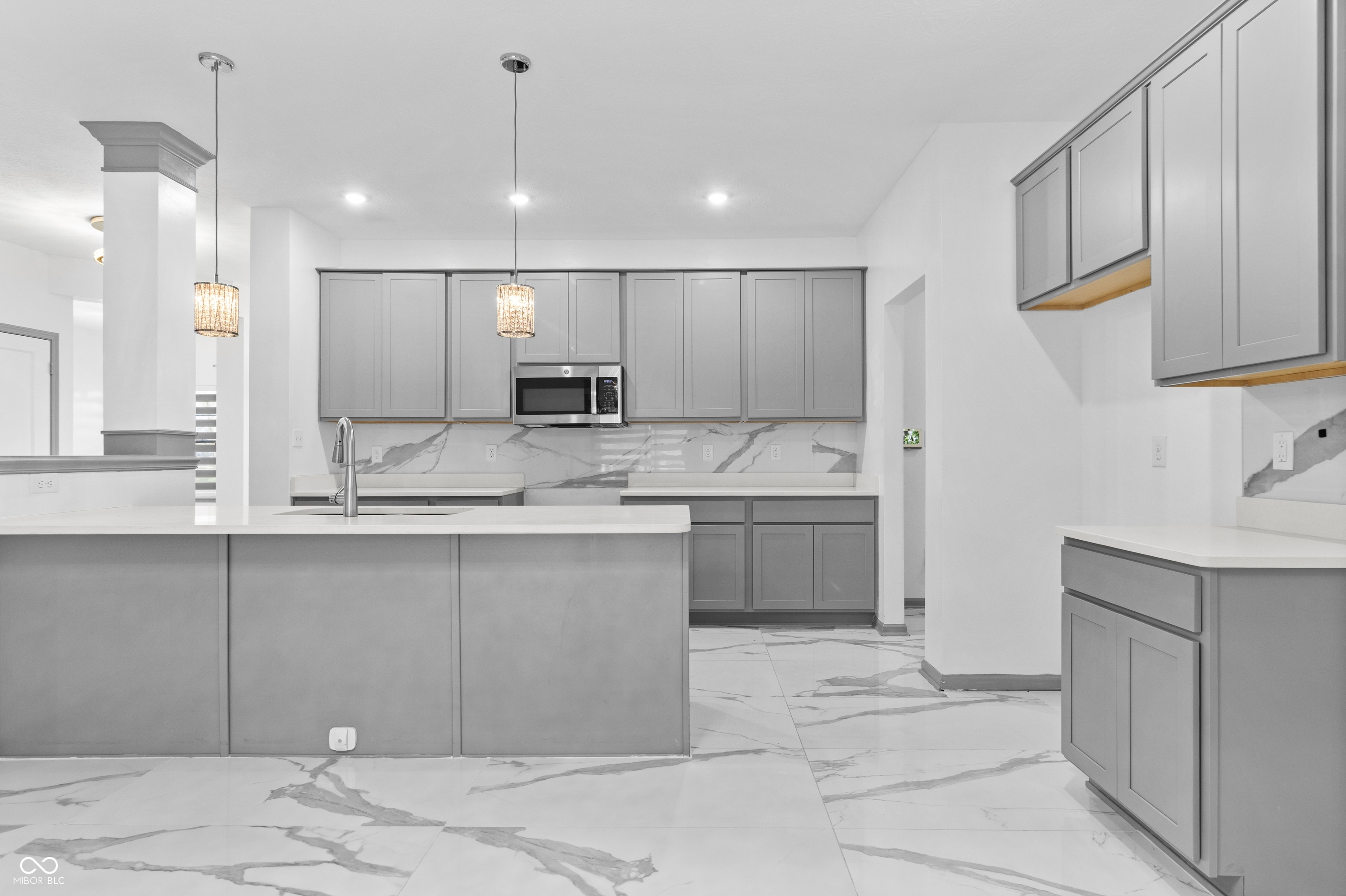 210 Lynnette Way Cumberland, IN 46229 - Photo 4 of 46