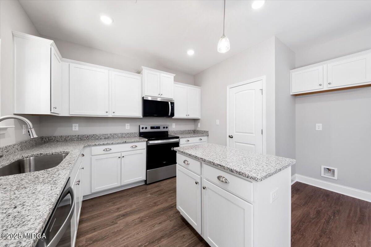 372 Walnut Grove Road Gray, GA 31032 - Photo 6 of 21 a kitchen with granite countertop white cabinets and white appliances