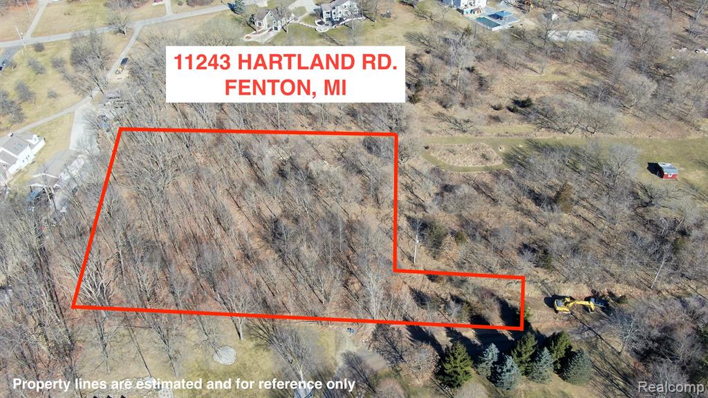 7495 Hartland Road Fenton, MI 48430 - Photo 2 of 27