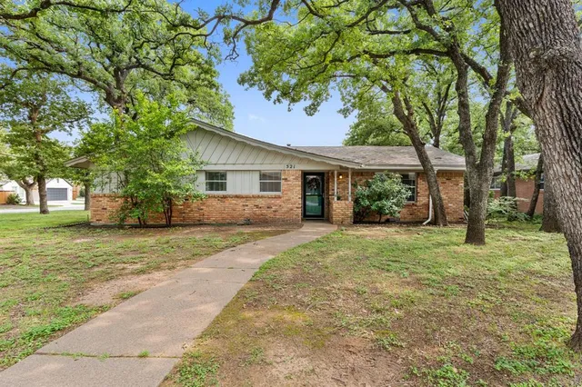 $330,000 | 521 Brookview Drive, Hurst, TX 76054