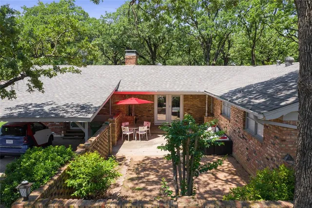 a view of an outdoor space with seating area
