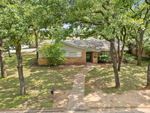 $330,000 | 521 Brookview Drive, Hurst, TX 76054