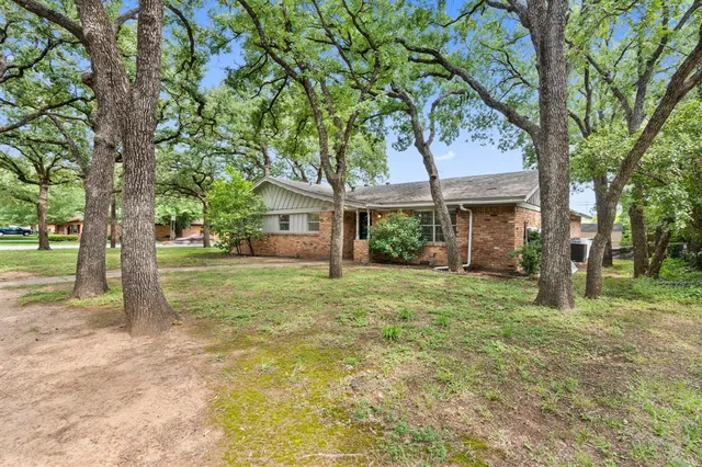 $330,000 | 521 Brookview Drive, Hurst, TX 76054