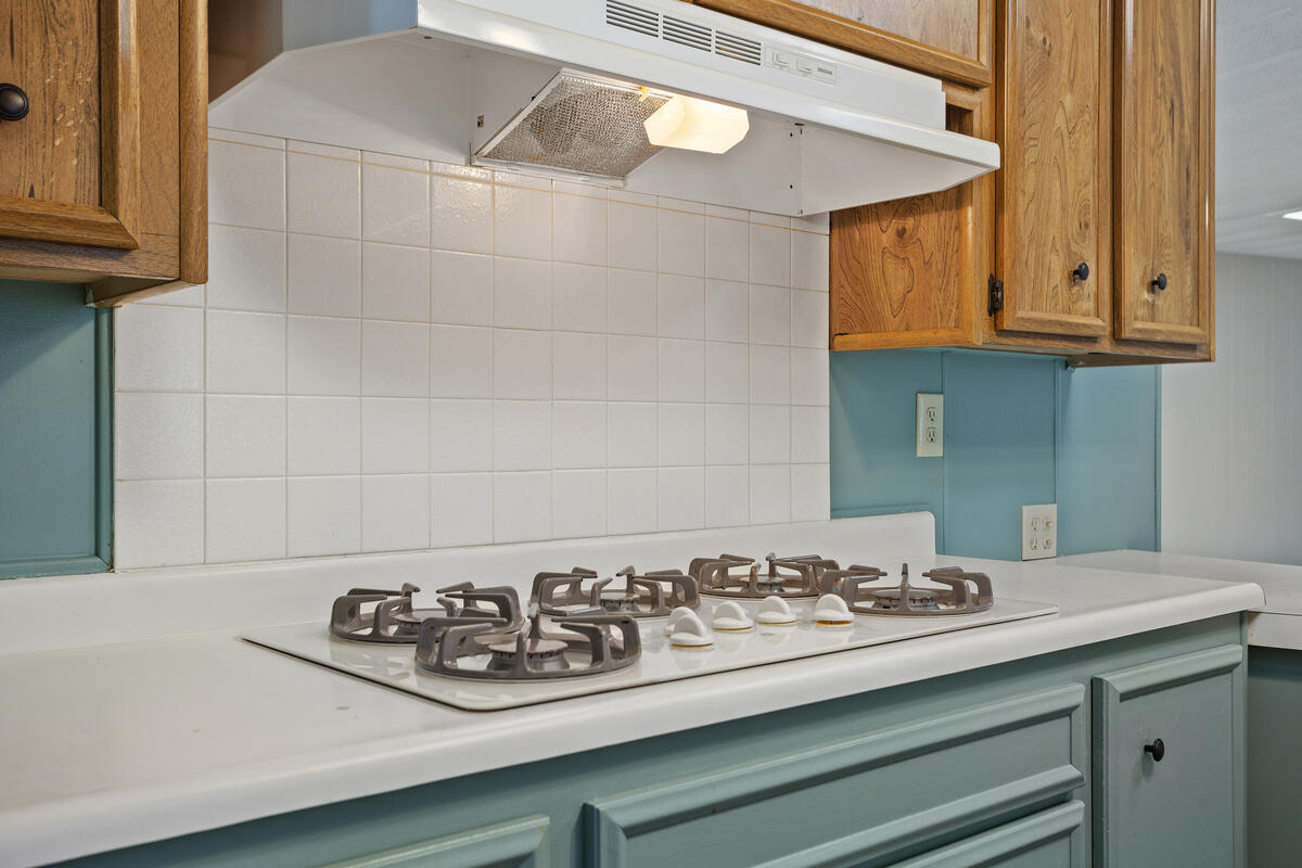 4650 Dulin Road, Unit 159 Fallbrook, CA 92003 - Photo 17 of 46 stovetop