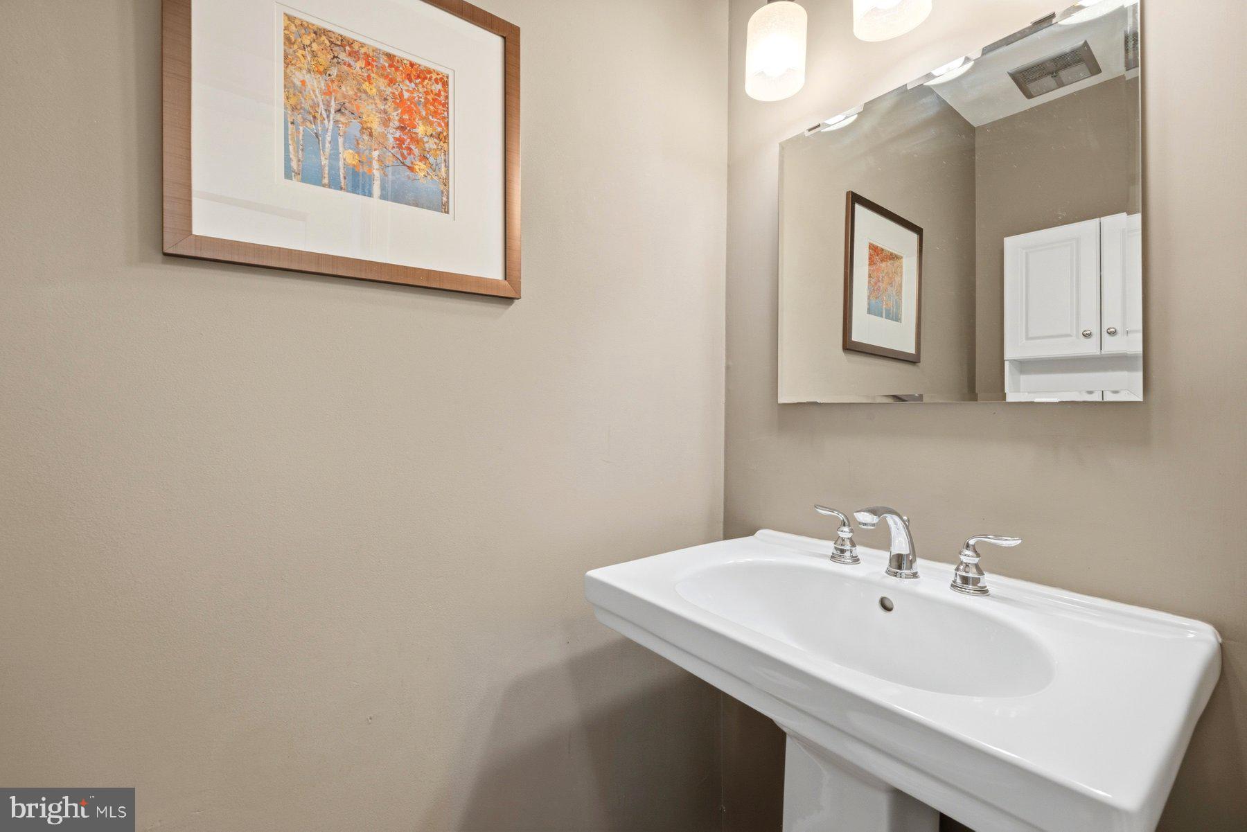 135 Kinsman View Circle Silver Spring, MD 20901 - Photo 16 of 30 Main Level Half Bath